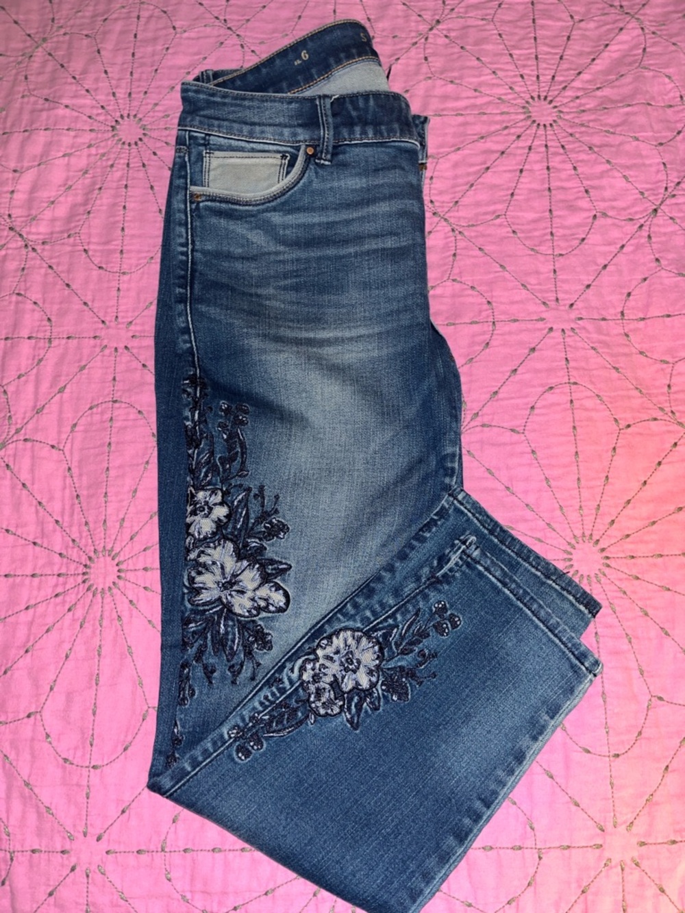 White House Black Market Blue Skinny cropped Jeans with Floral Embroidery